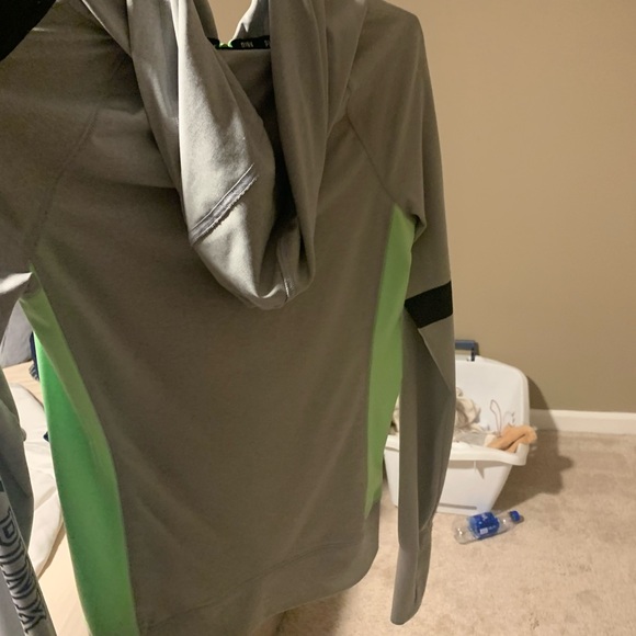 Pink zip-up - Picture 3 of 4